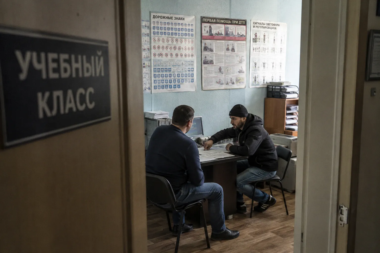Почему языковой барьер водителя — главный риск для сохранности вашего груза